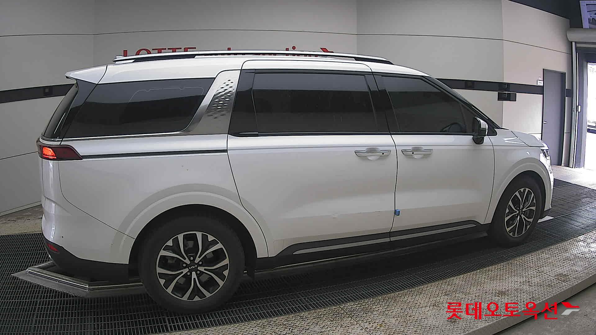 كيا كارنيفال 2023 - صورة 20