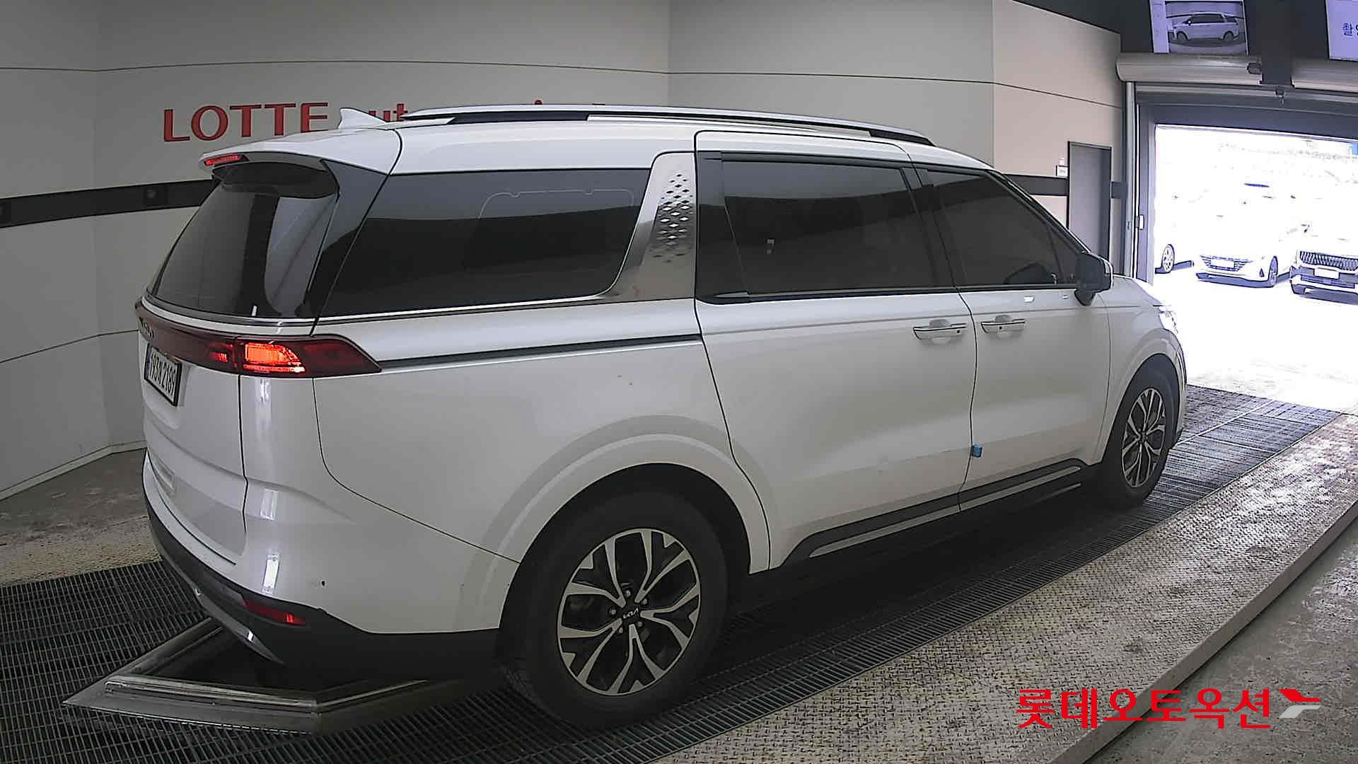 كيا كارنيفال 2023 - صورة 19