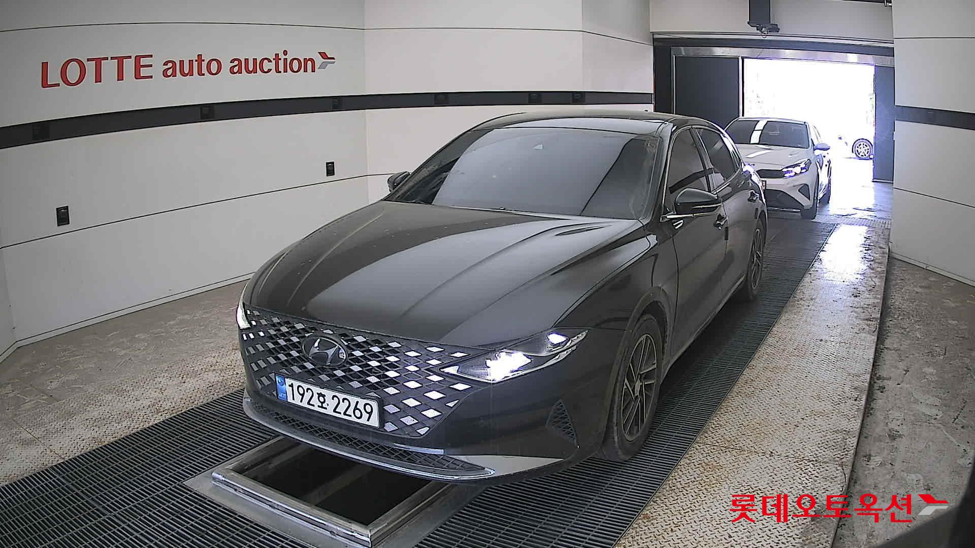 Hyundai Grandeur - 10