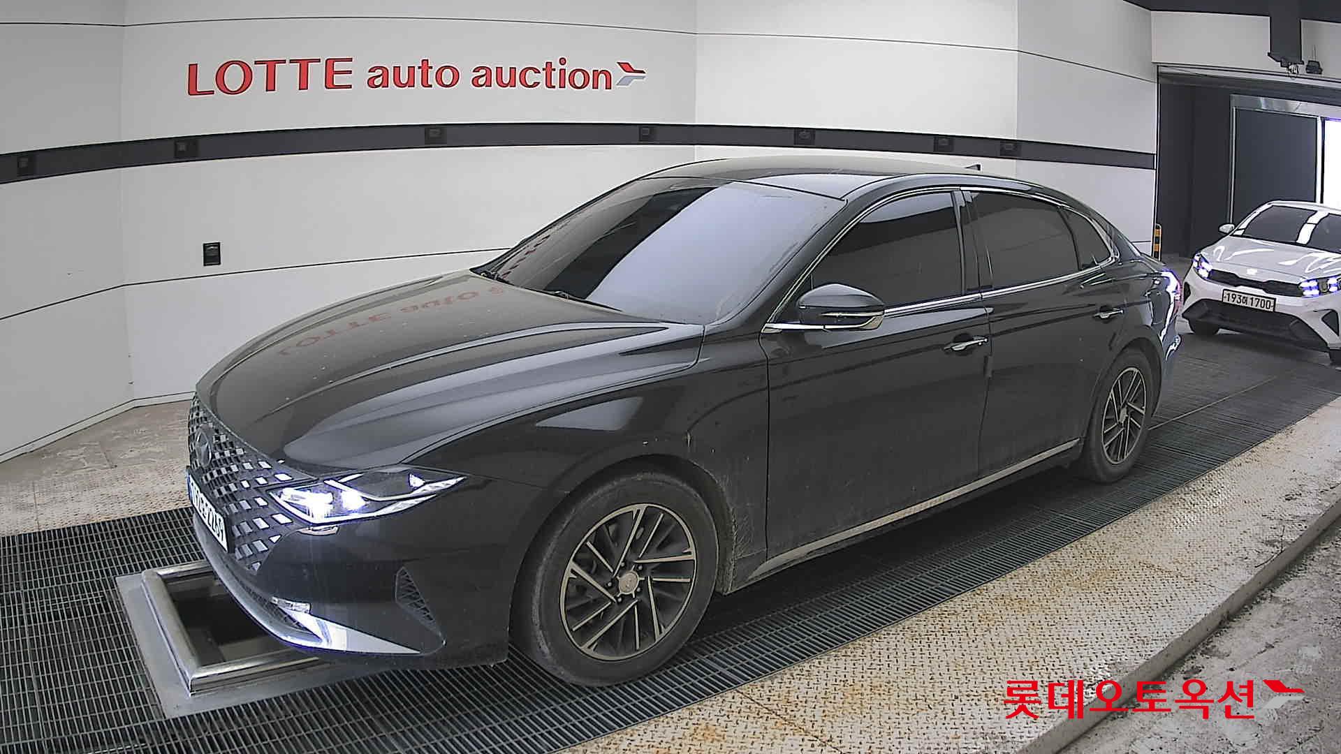 Hyundai Grandeur - 11