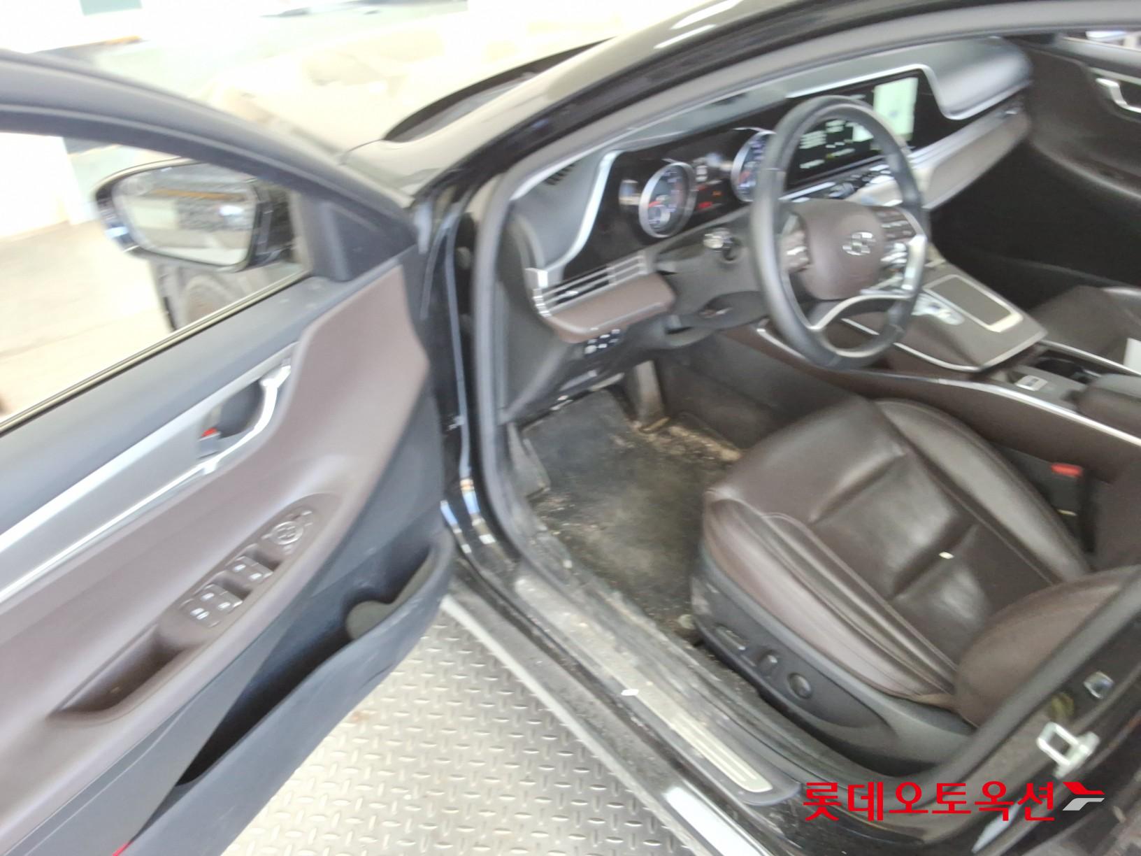 Hyundai Grandeur - 36