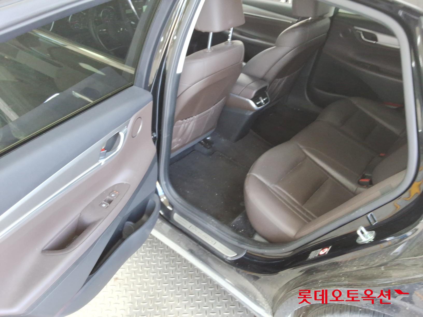 Hyundai Grandeur - 37