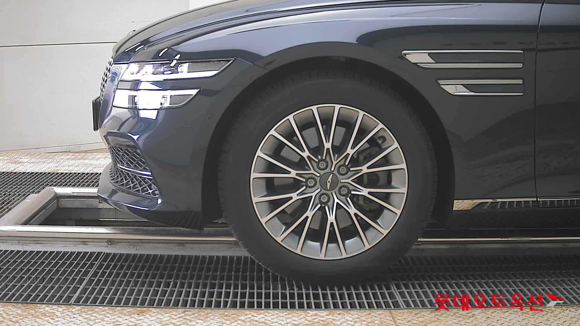 Genesis G80 - 25