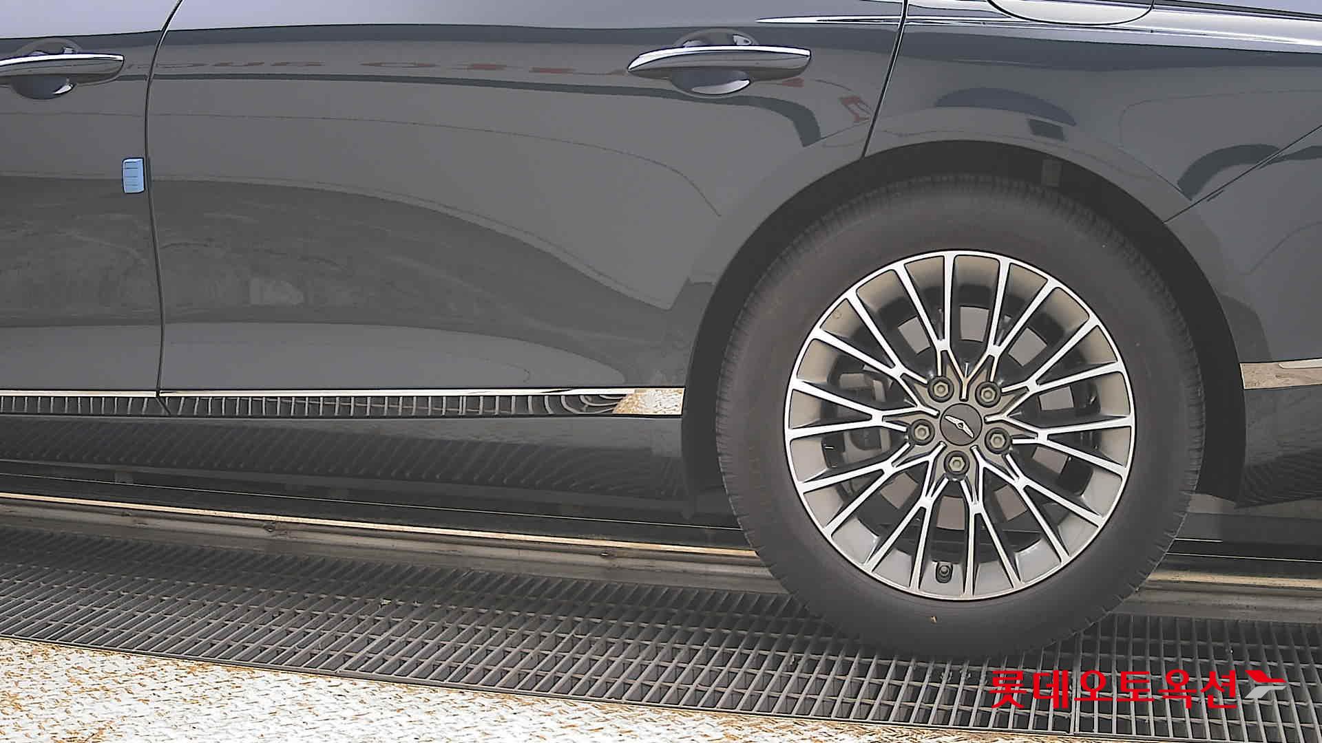 Genesis G80 - 26