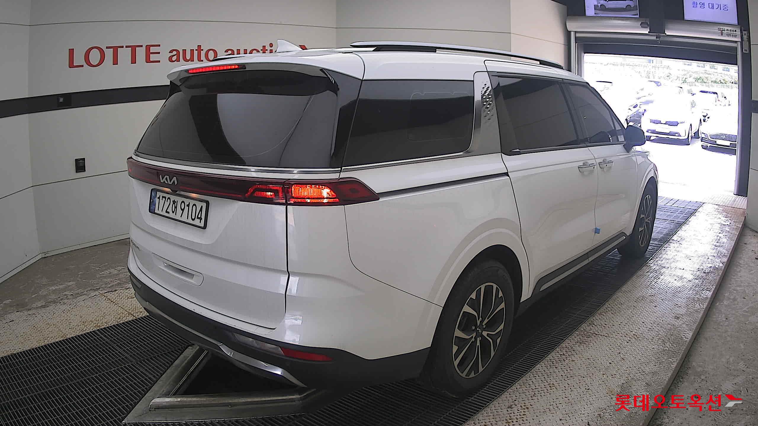 2023 - kia carnival