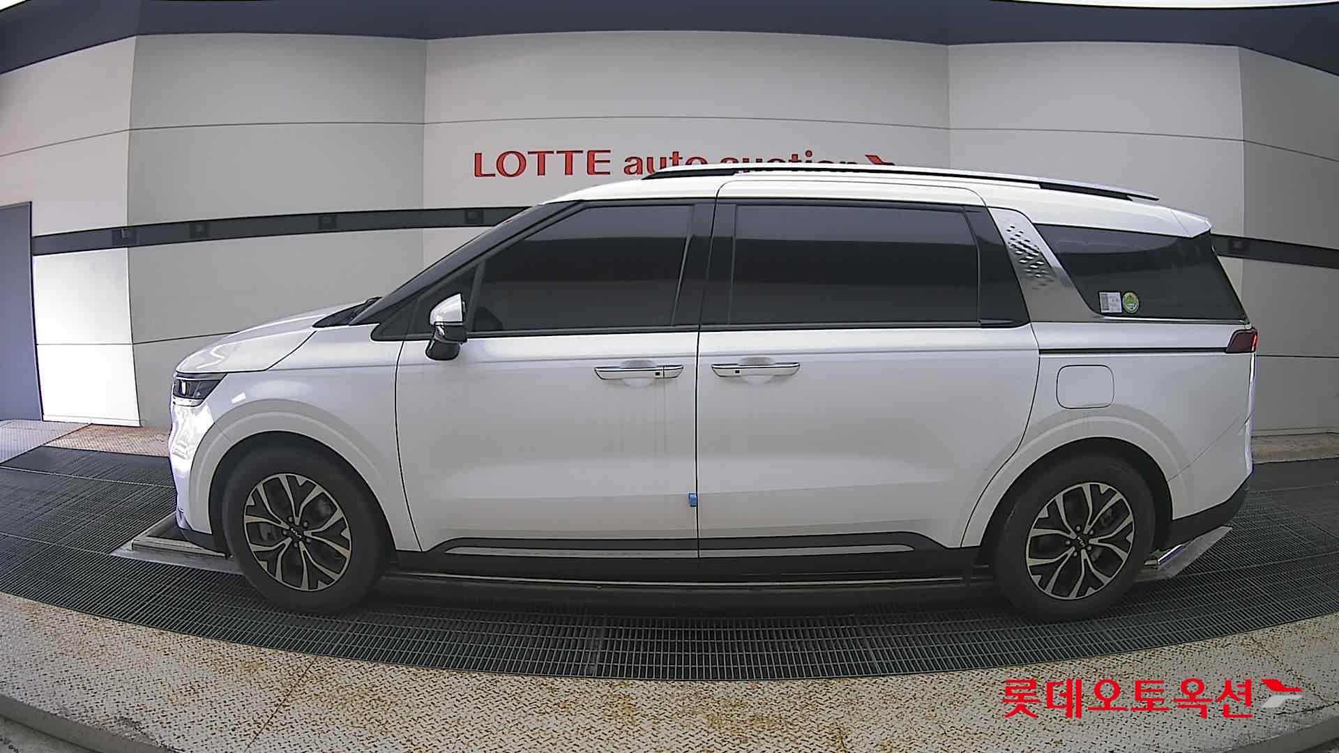 2023 - kia carnival