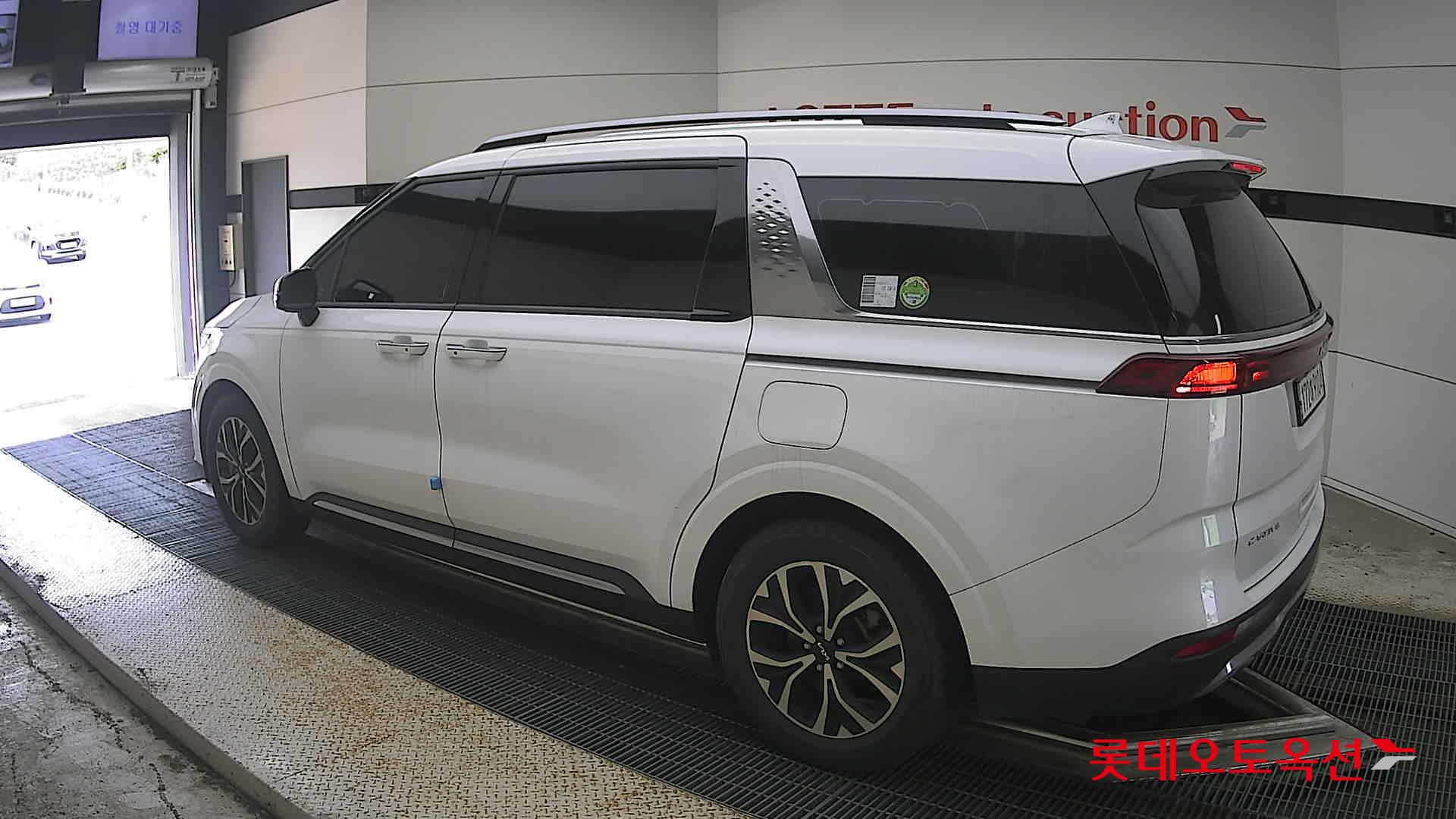 2023 - kia carnival