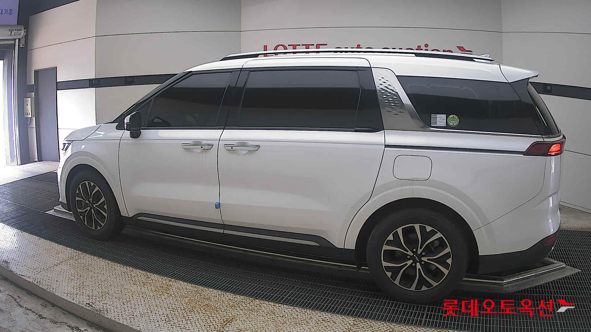 2023 - kia carnival