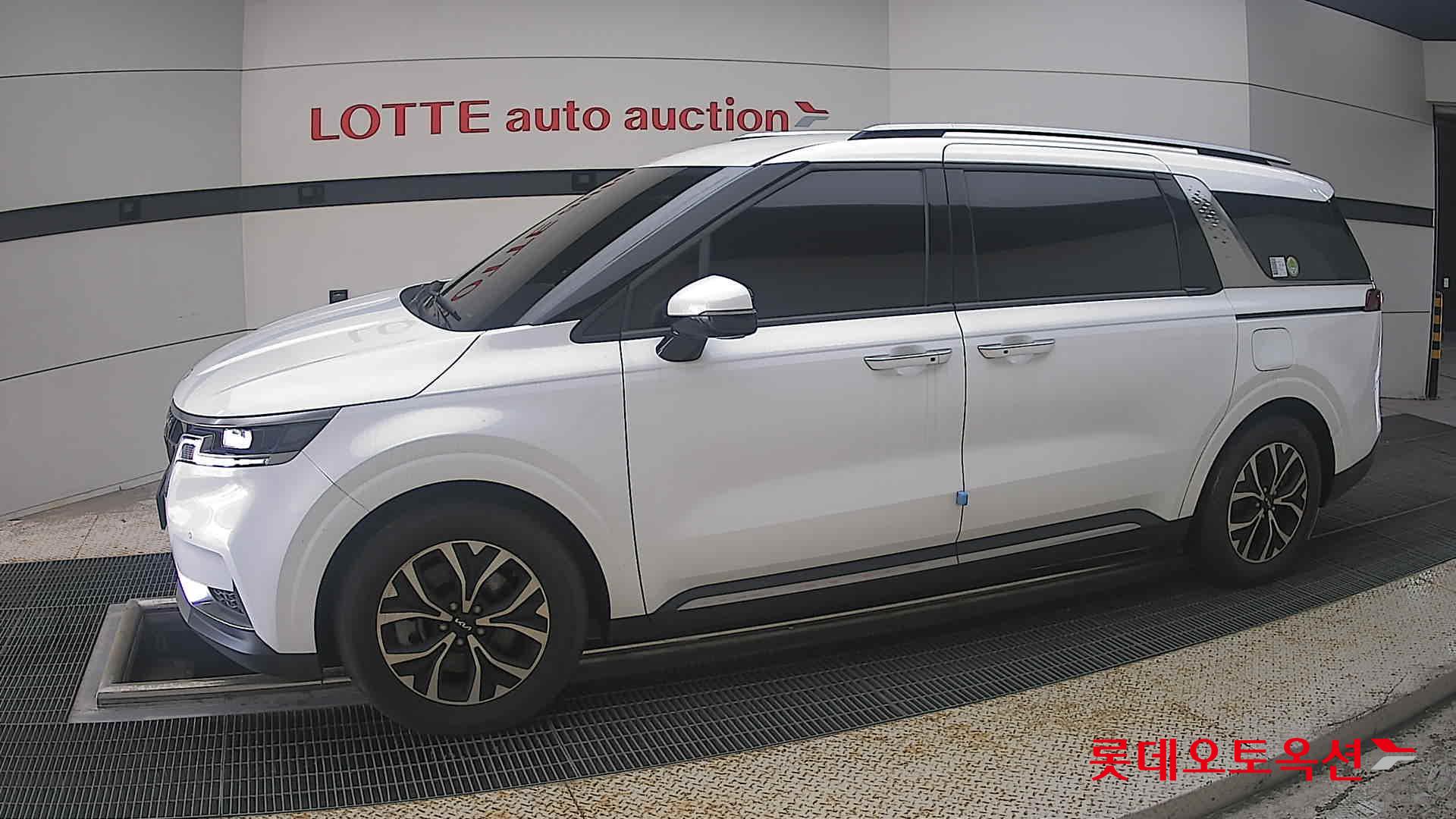 2023 - kia carnival