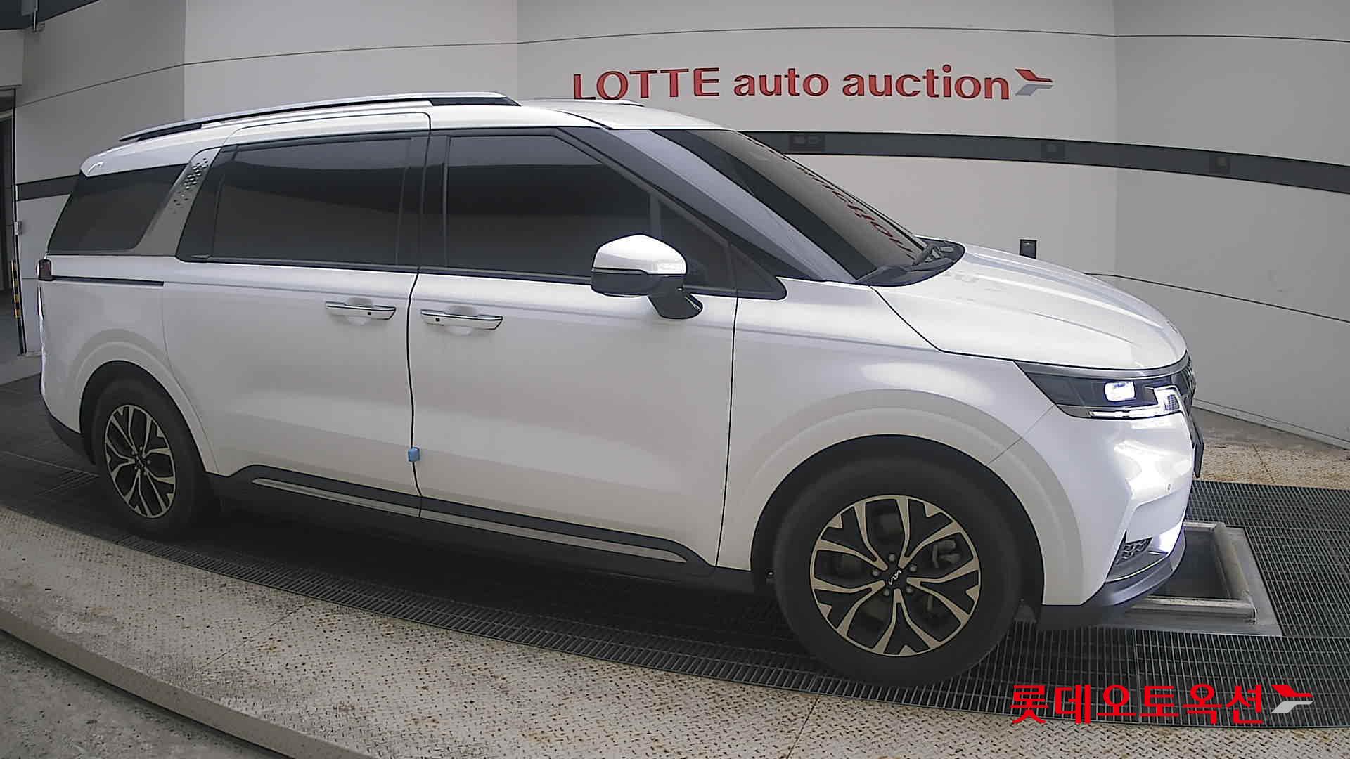 2023 - kia carnival