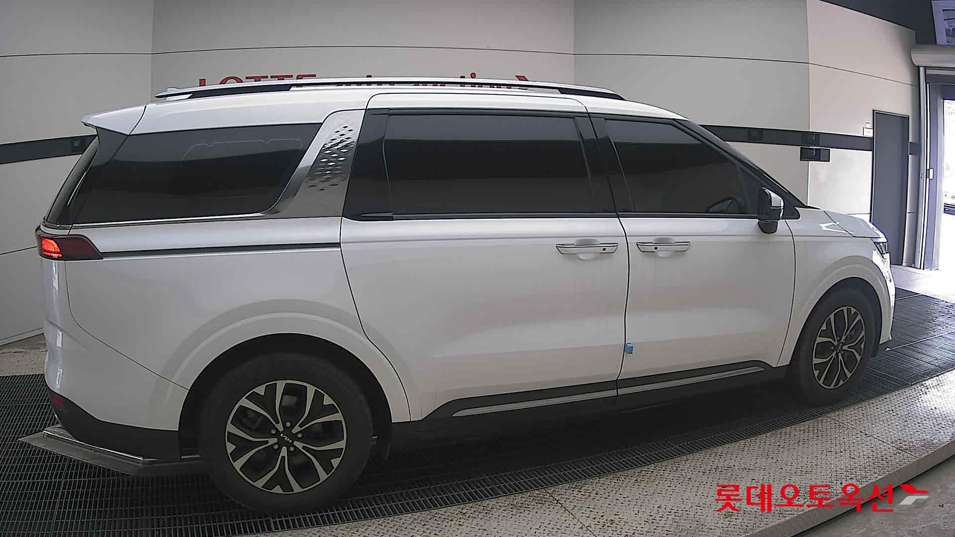 2023 - kia carnival