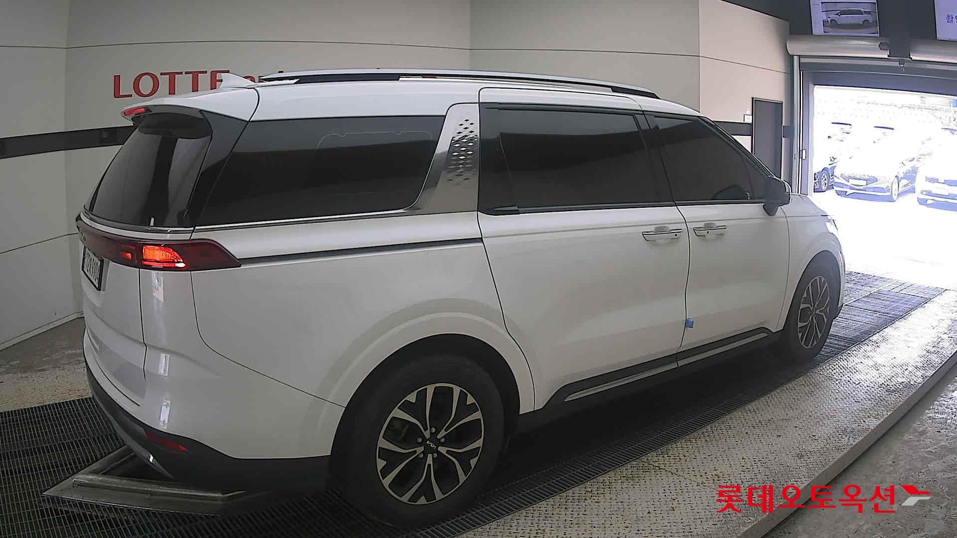 2023 - kia carnival