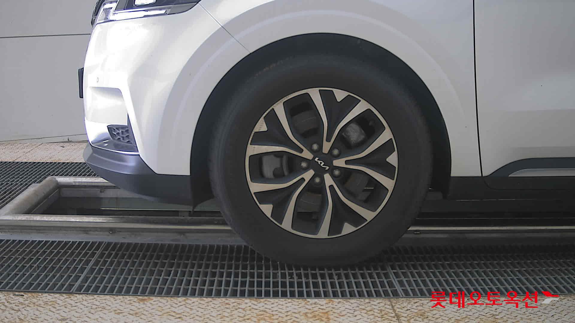 2023 - kia carnival