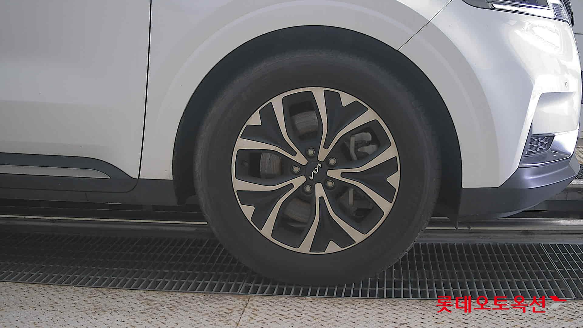 2023 - kia carnival