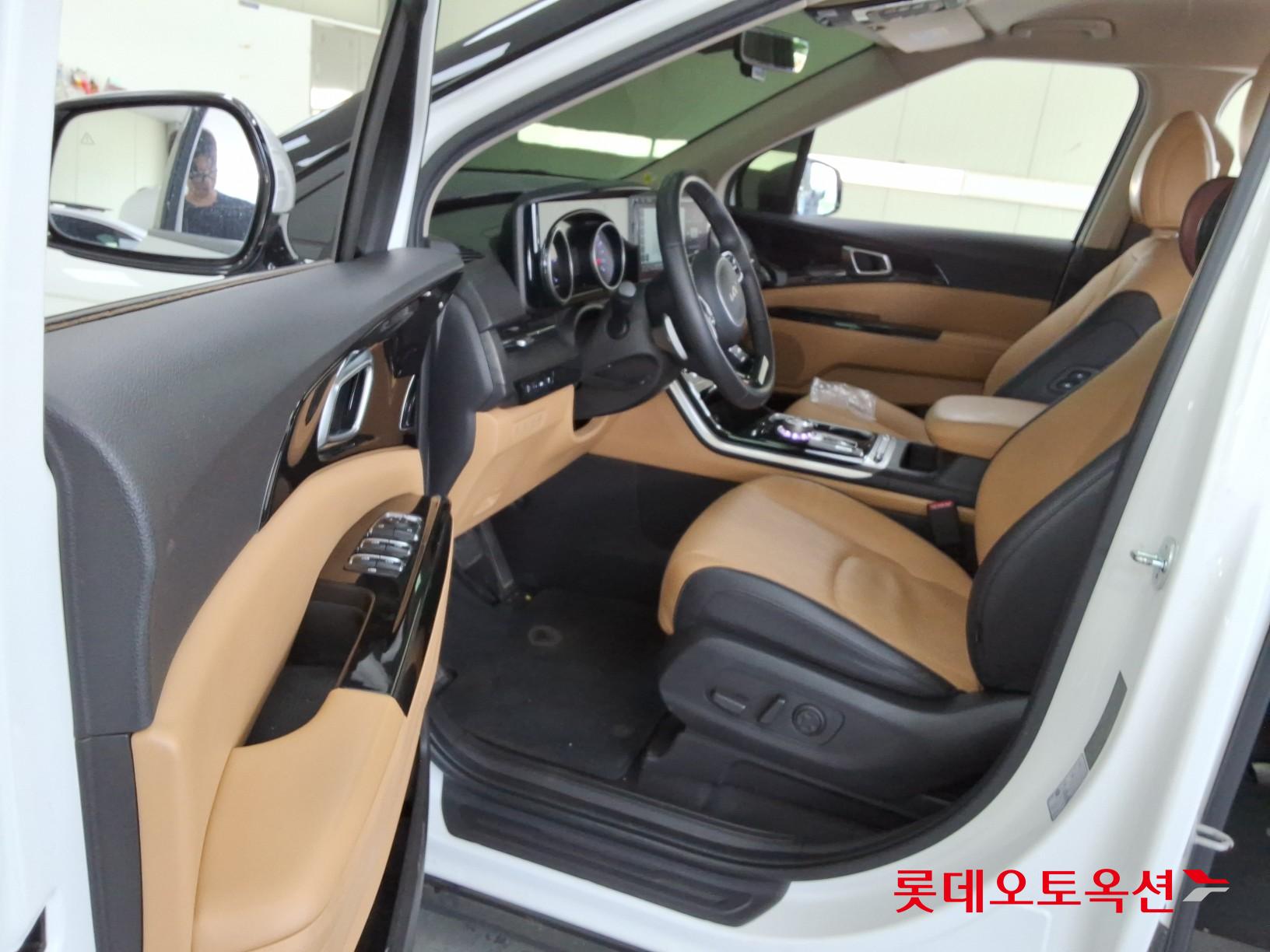 2023 - kia carnival