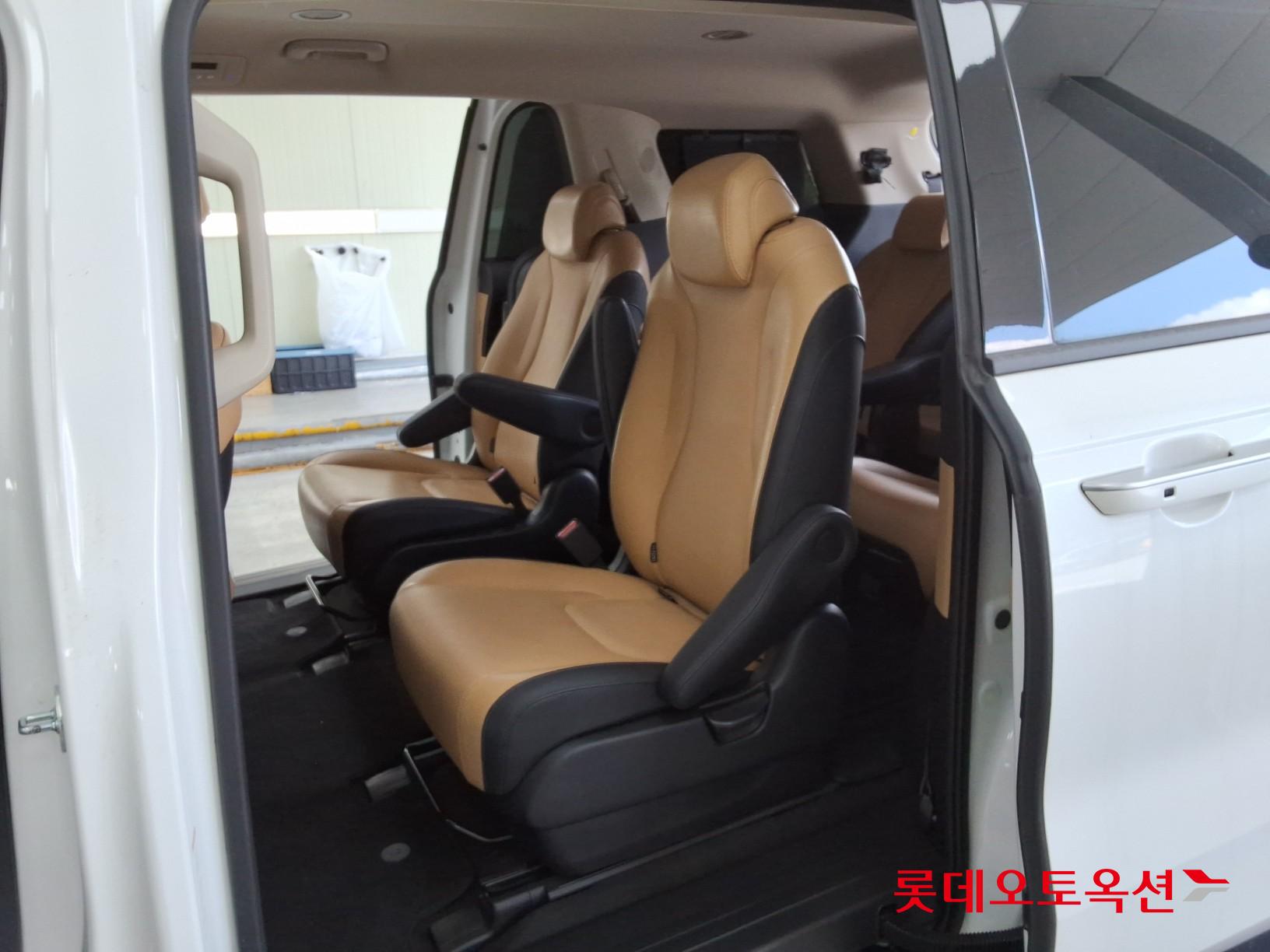 2023 - kia carnival