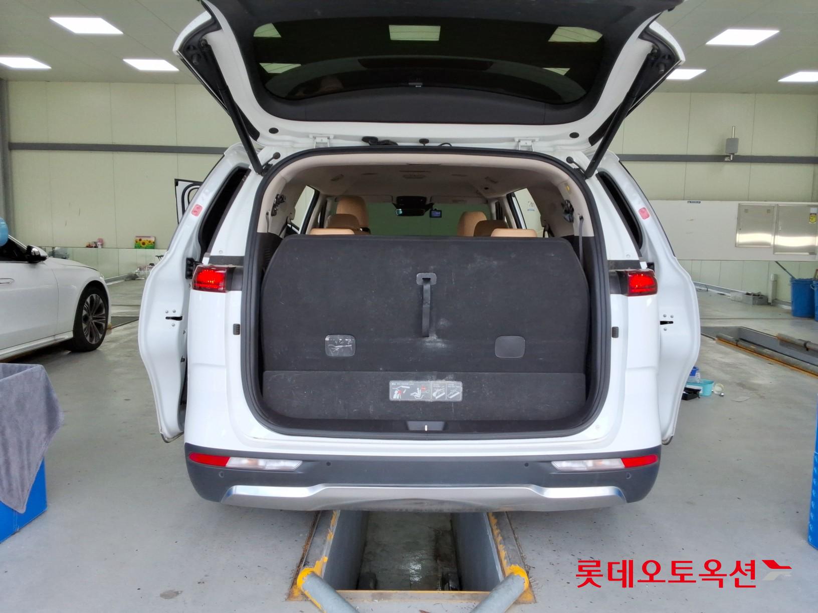 2023 - kia carnival