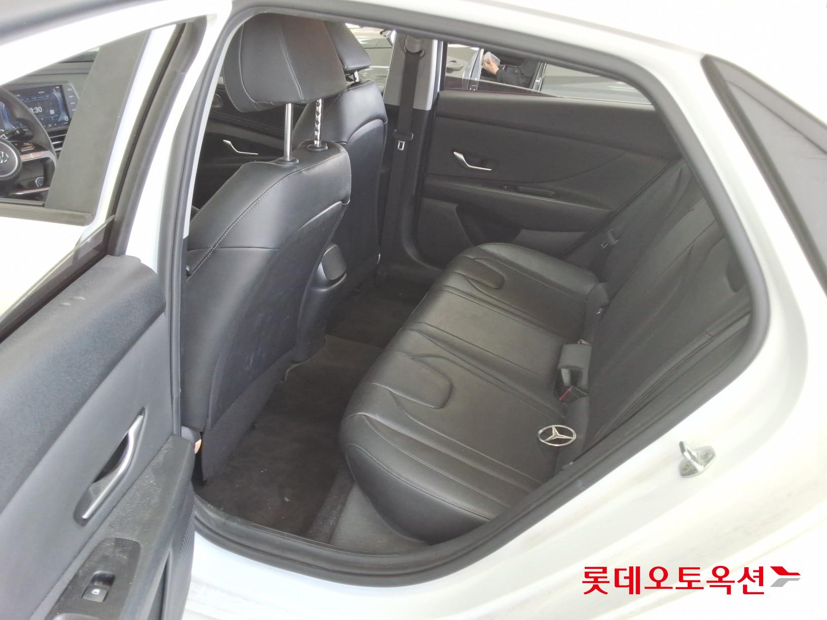 هيونداي إلانترا 2021 - صورة 38