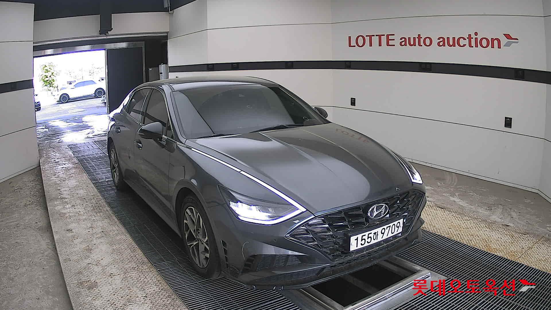 Hyundai Sonata - 24