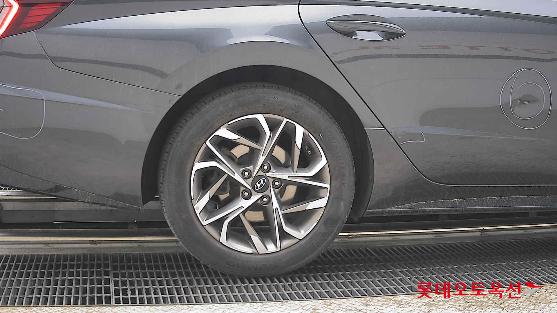 Hyundai Sonata - 28
