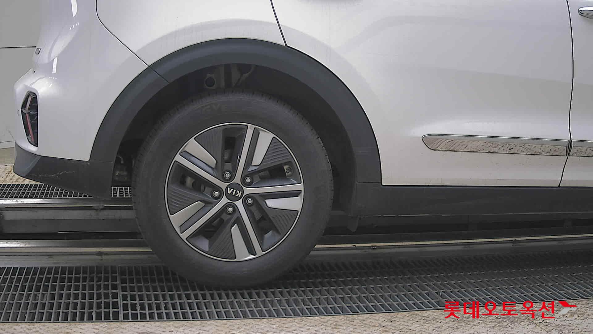 Kia Niro - 28