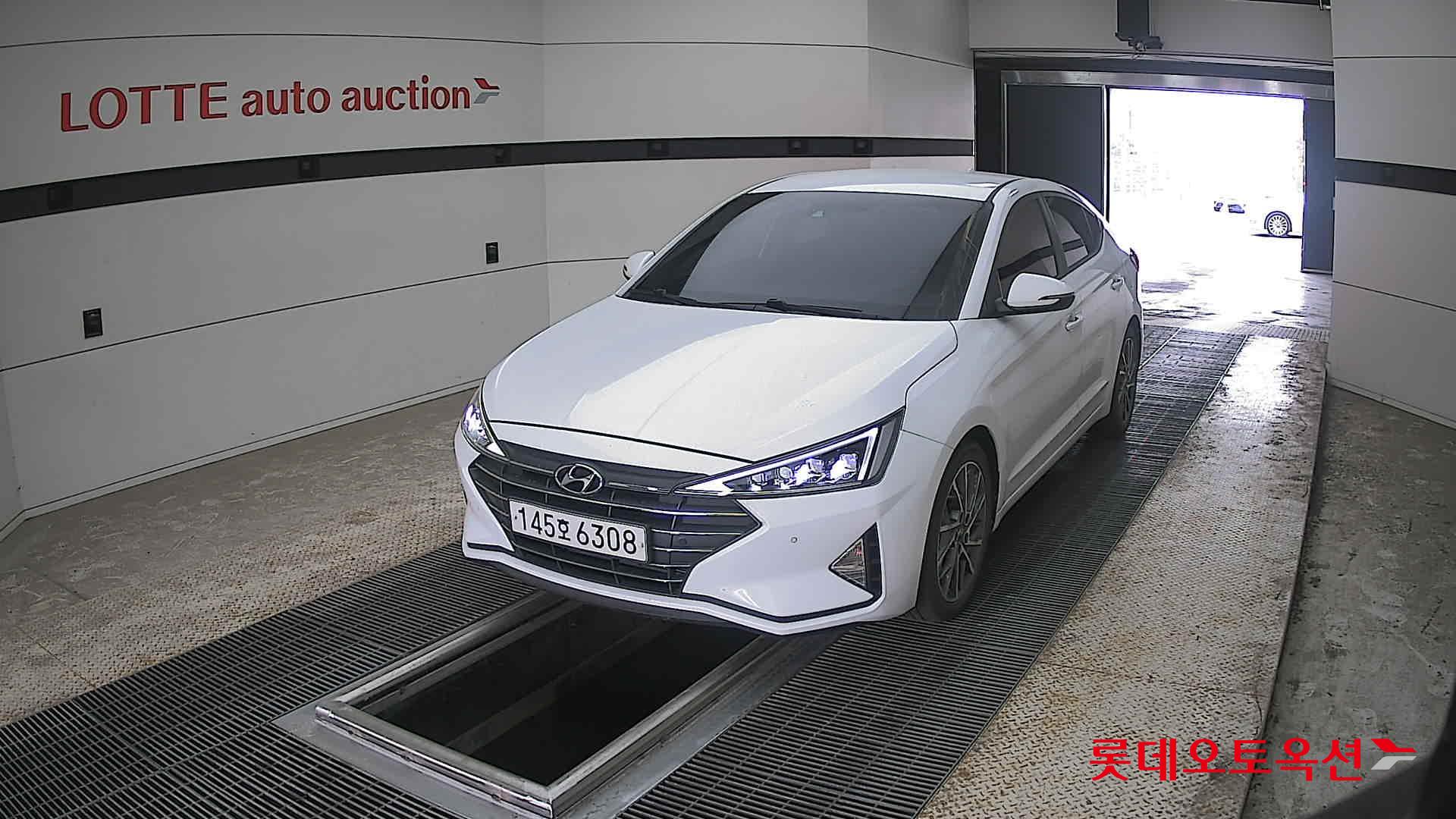 Hyundai Elantra 2020 - Image 10