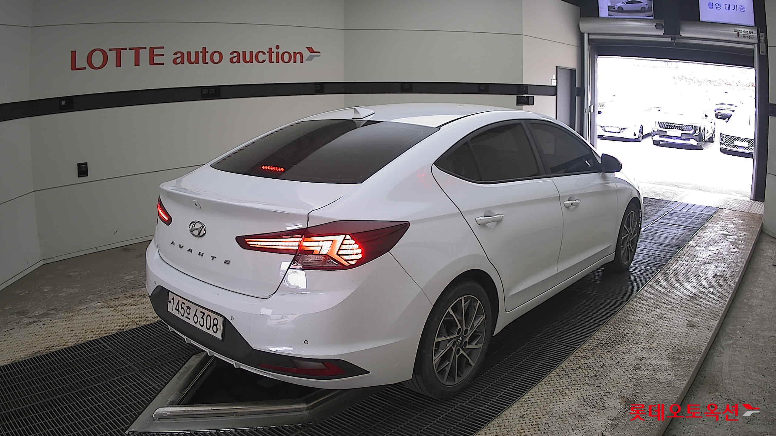 Hyundai Elantra 2020 - Image 5