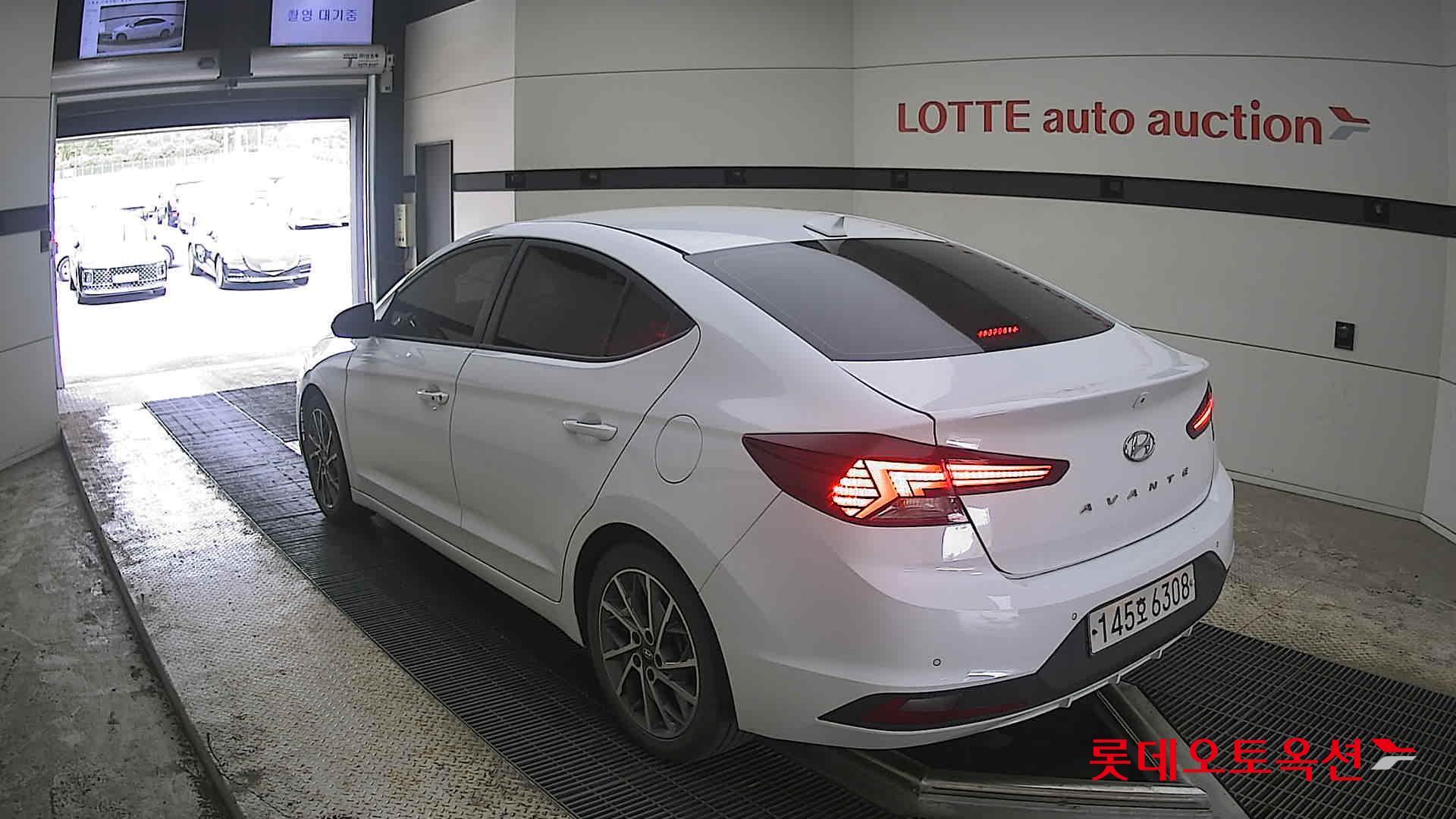 Hyundai Elantra 2020 - Image 4