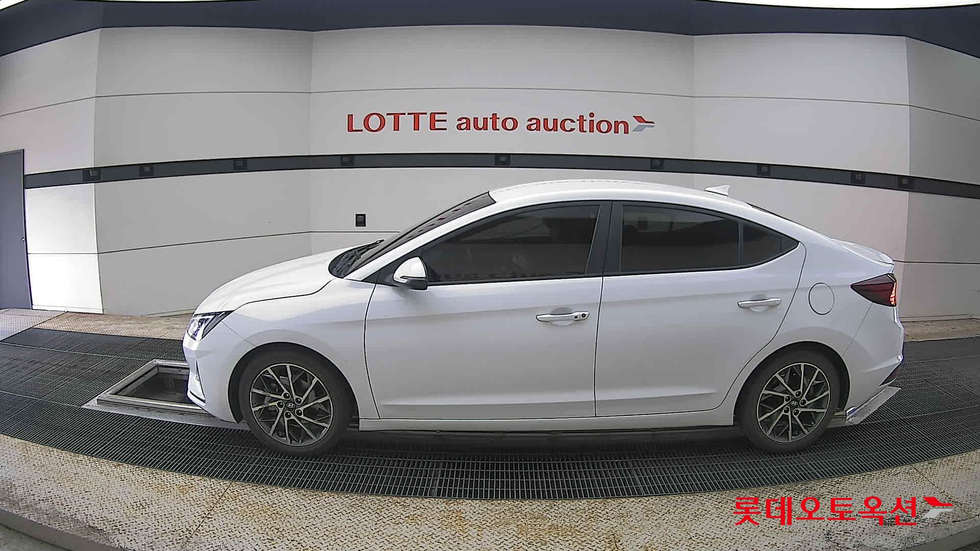 Hyundai Elantra 2020 - Image 13