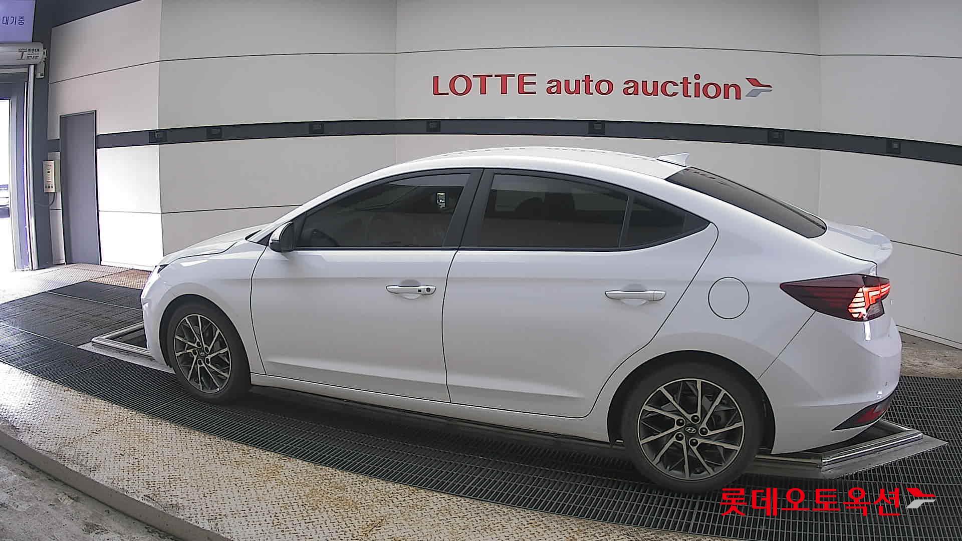 Hyundai Elantra 2020 - Image 14