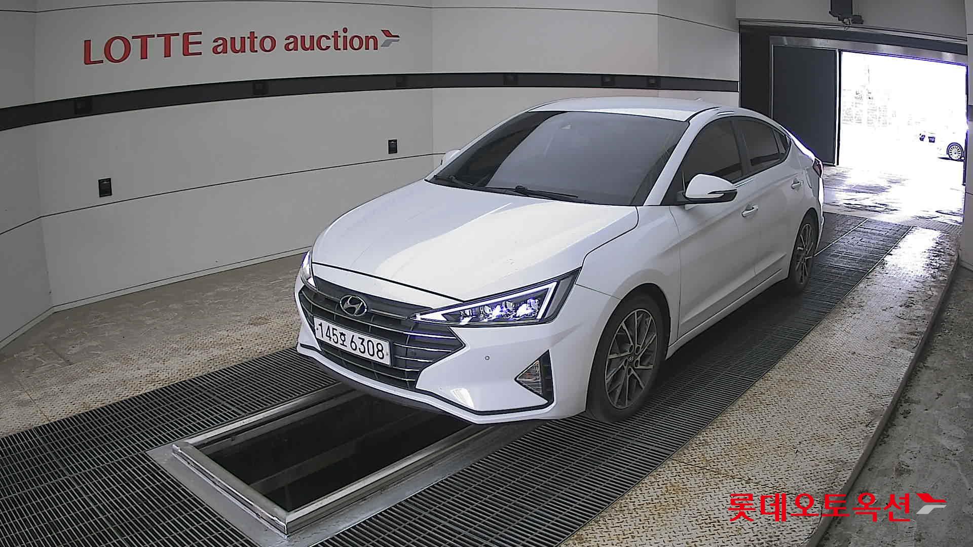 Hyundai Elantra 2020 - Image 3