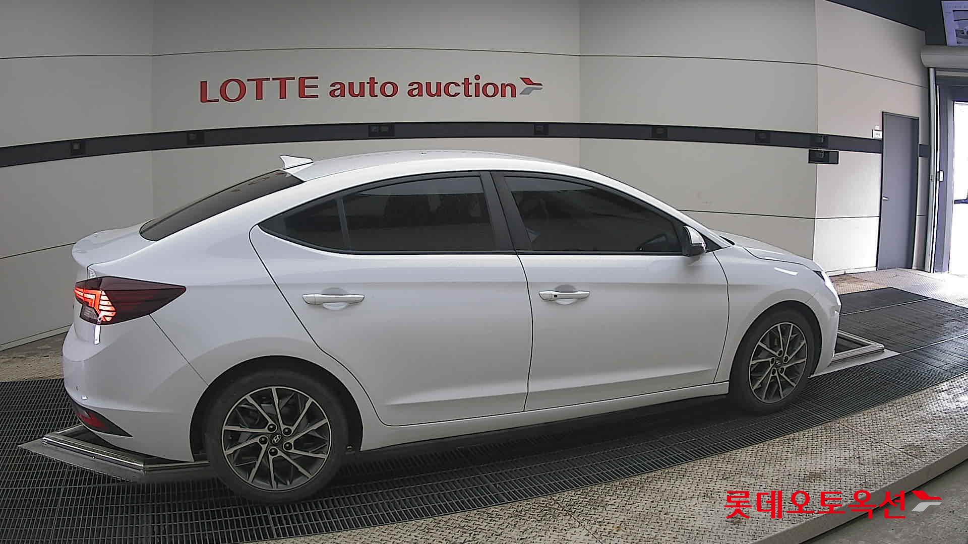 Hyundai Elantra 2020 - Image 20
