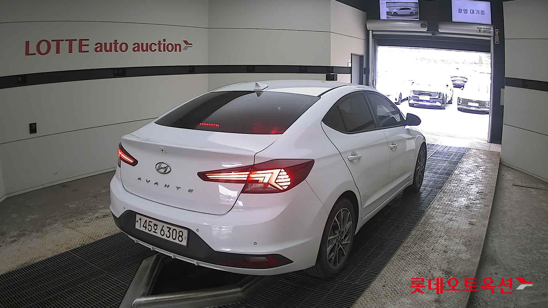 Hyundai Elantra 2020 - Image 18
