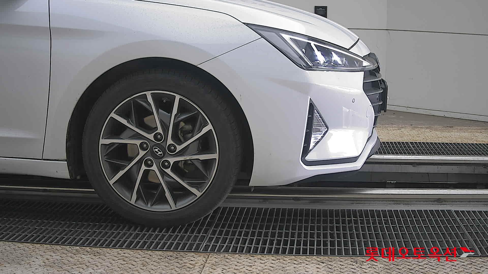 Hyundai Elantra 2020 - Image 27