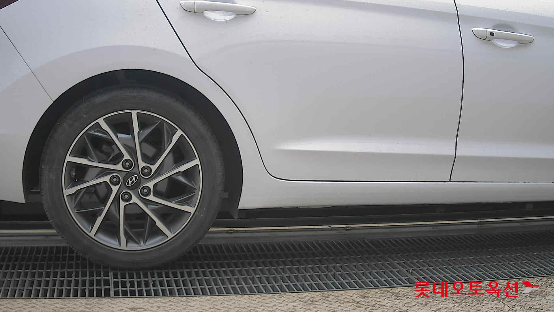 Hyundai Elantra 2020 - Image 28