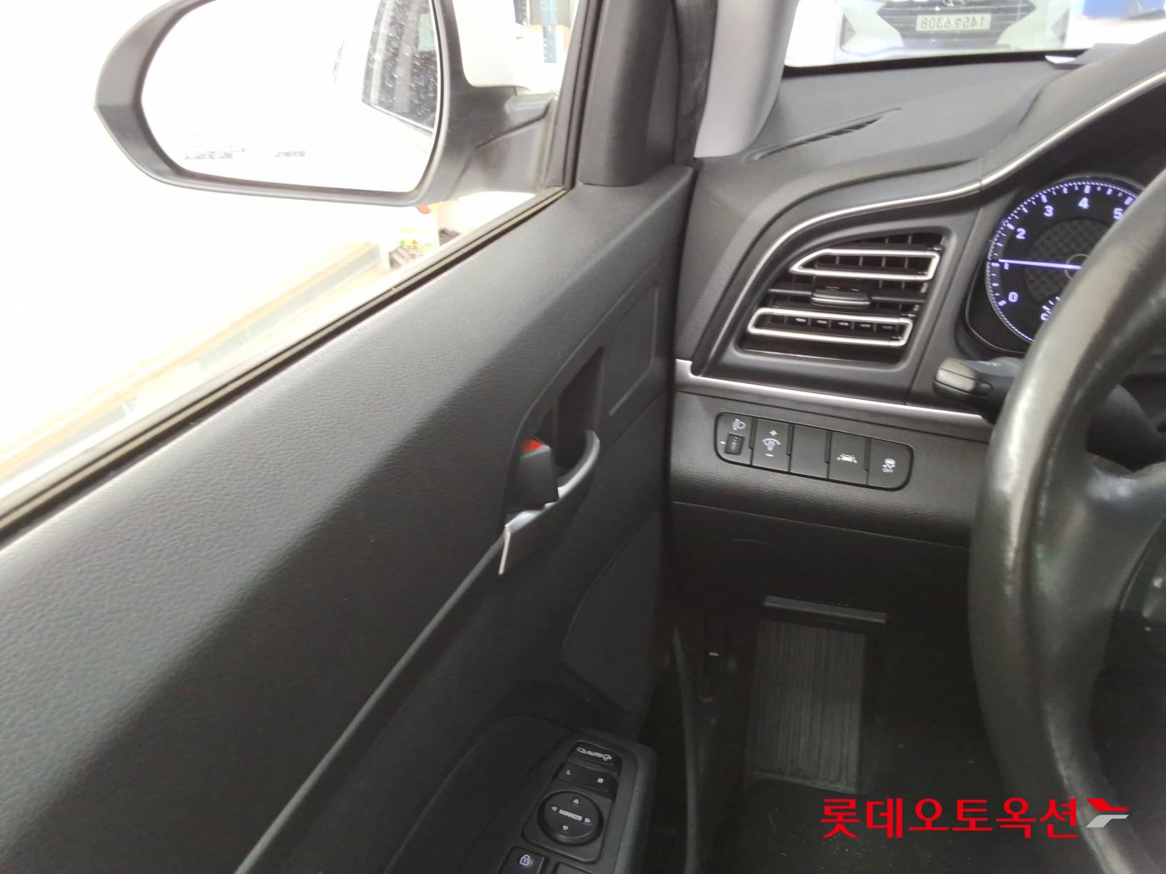 Hyundai Elantra 2020 - Image 29