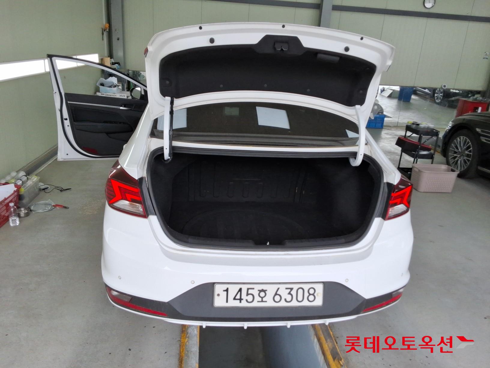Hyundai Elantra 2020 - Image 9