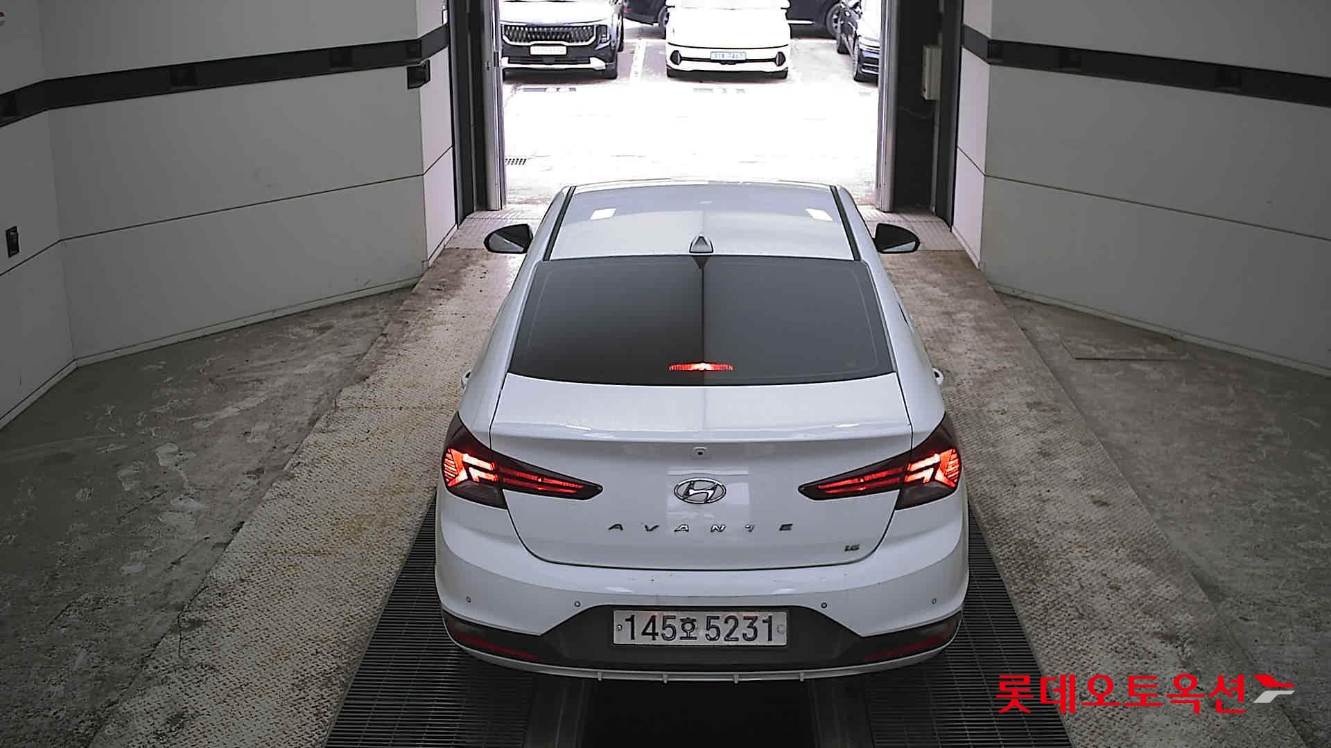 Hyundai Elantra 2020 - Image 17