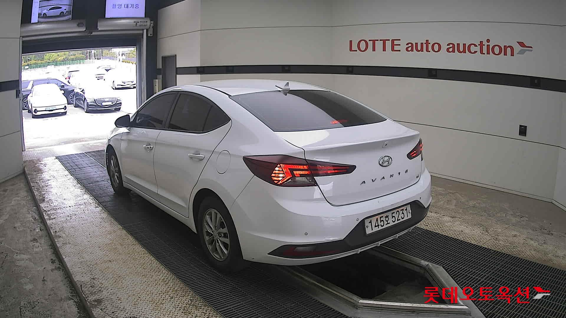 Hyundai Elantra 2020 - Image 4