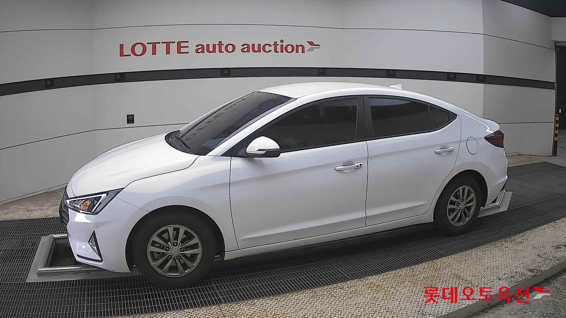 Hyundai Elantra 2020 - Image 12