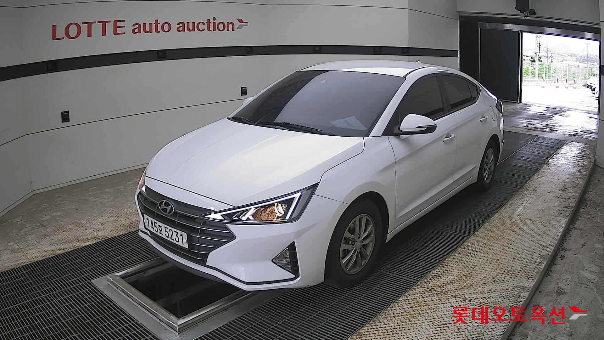 Hyundai Elantra 2020 - Image 3