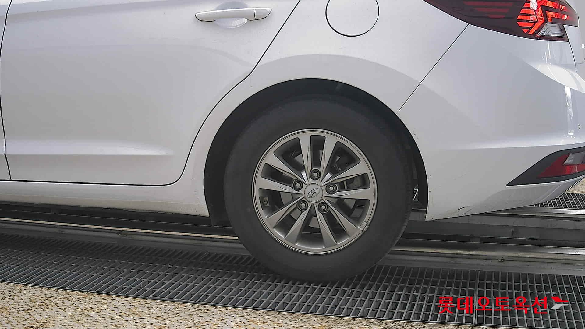 Hyundai Elantra 2020 - Image 26