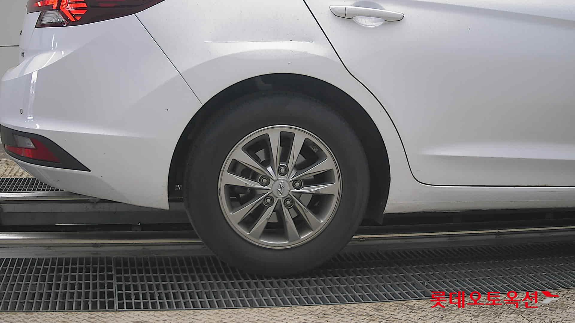 Hyundai Elantra 2020 - Image 28