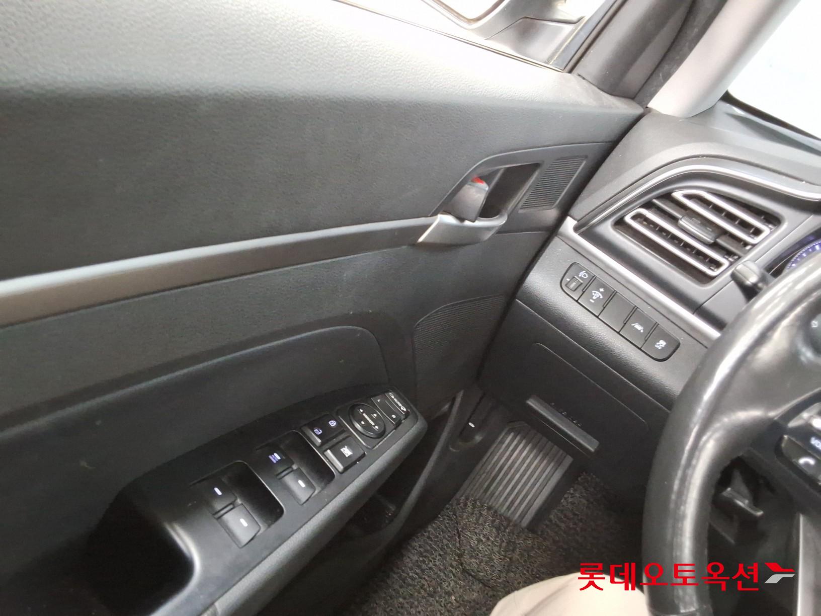 Hyundai Elantra 2020 - Image 29