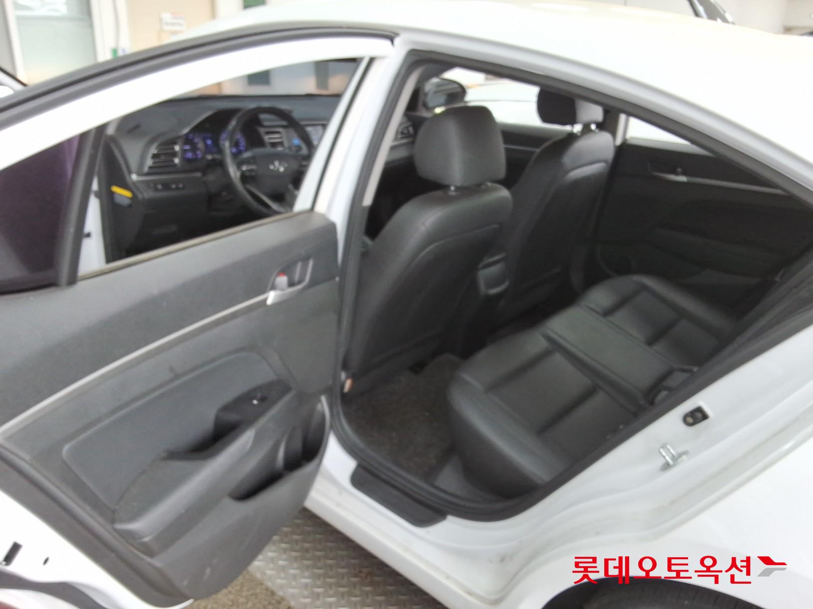 Hyundai Elantra 2020 - Image 37