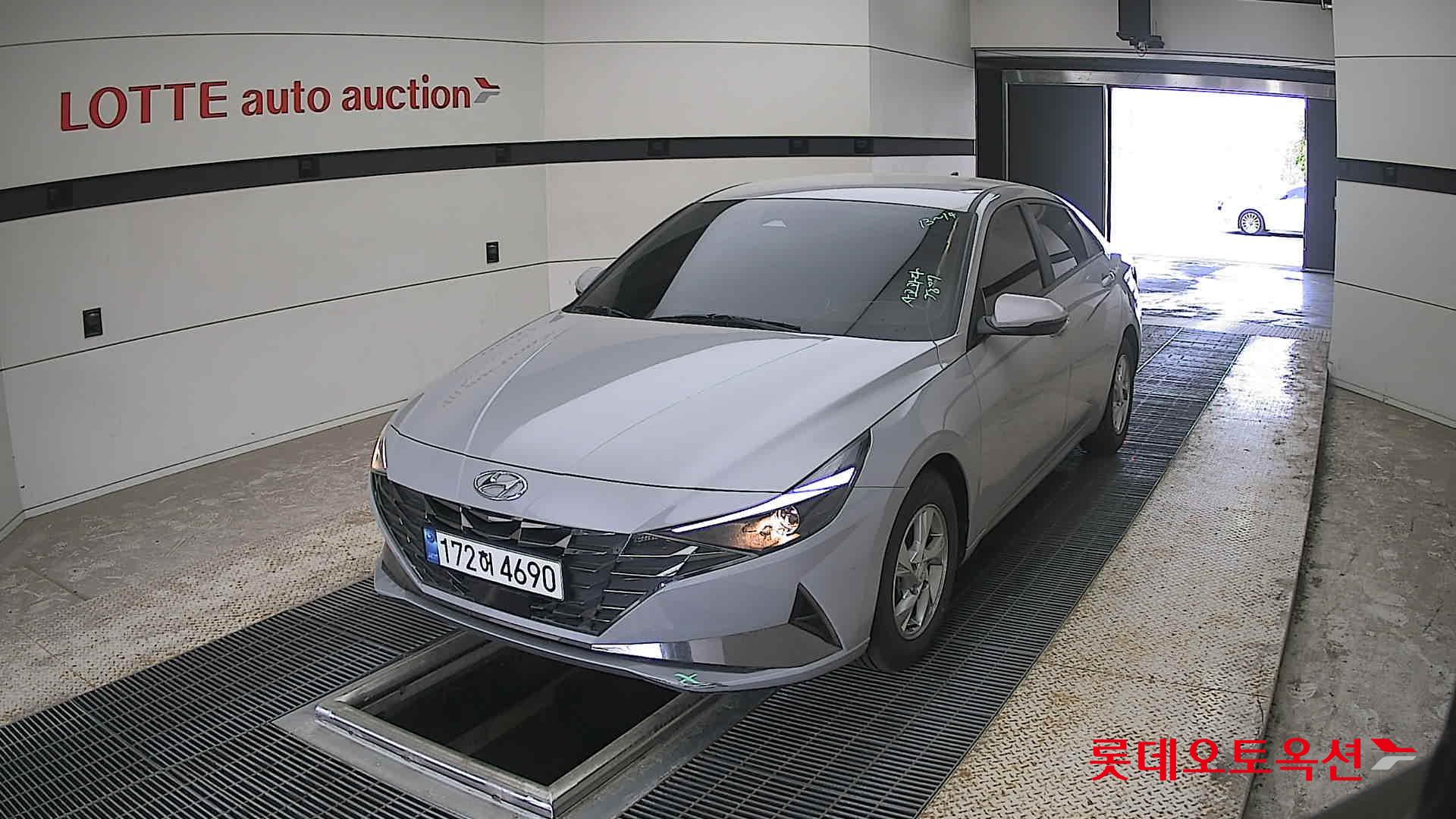 Hyundai Elantra - 10