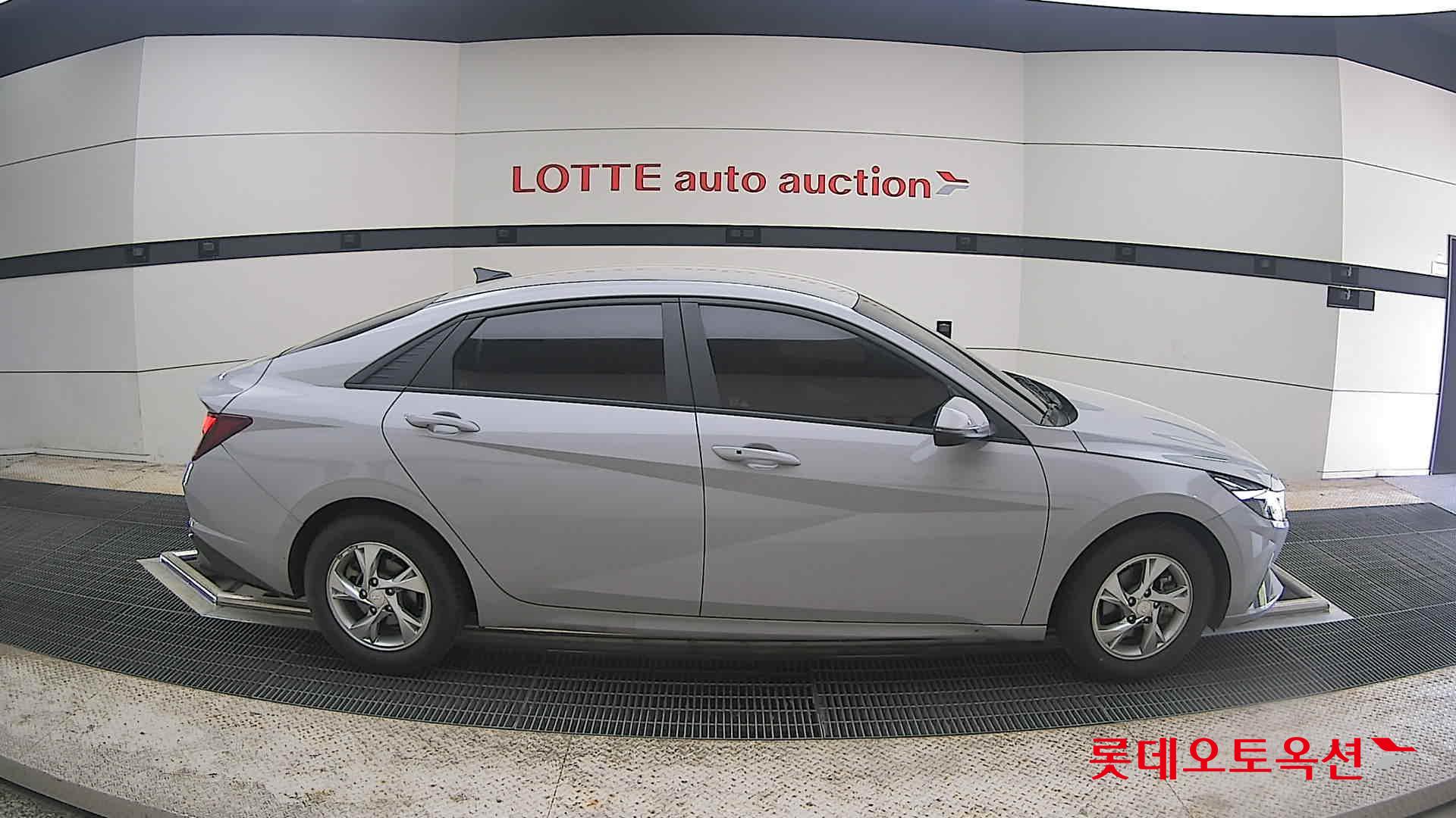 Hyundai Elantra - 21