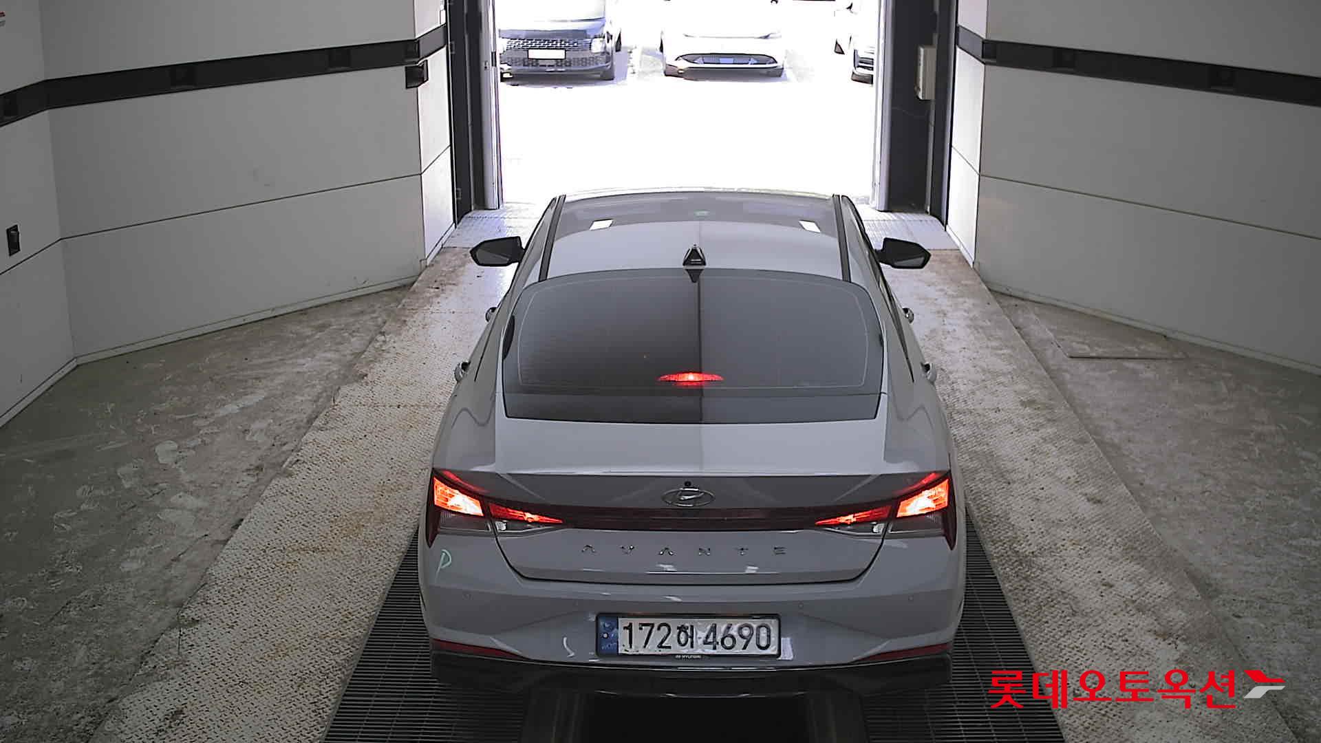 Hyundai Elantra - 17