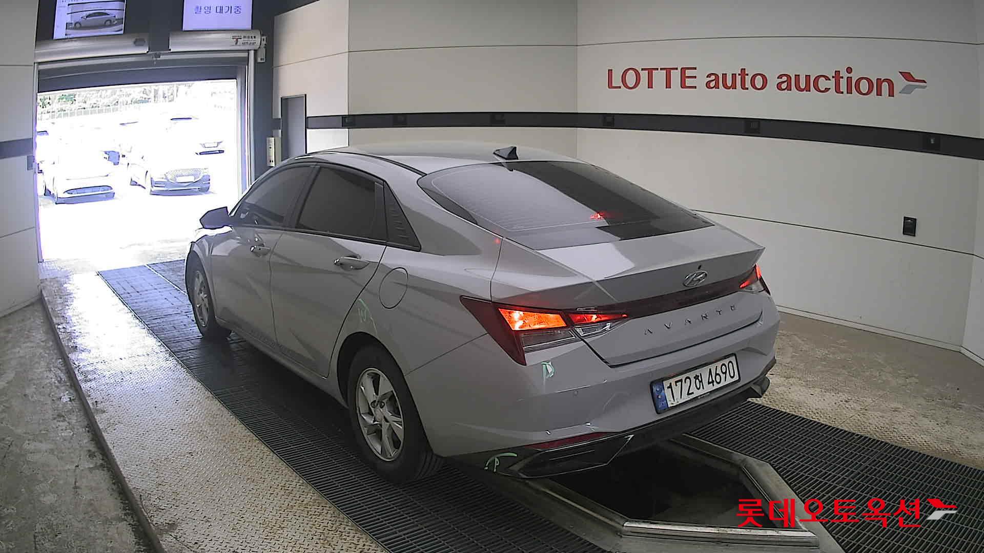 Hyundai Elantra - 4