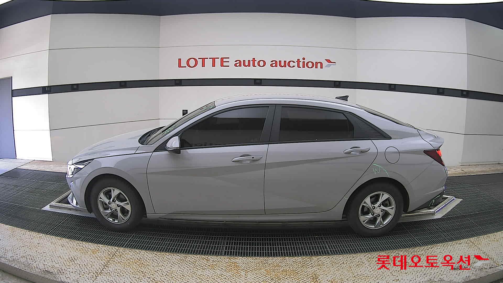 Hyundai Elantra - 13